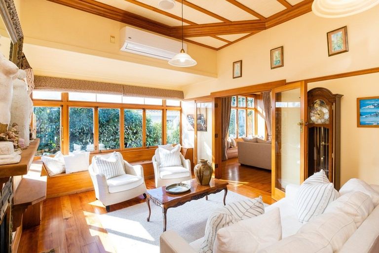 Photo of property in 16 Hukarere Road, Bluff Hill, Napier, 4110