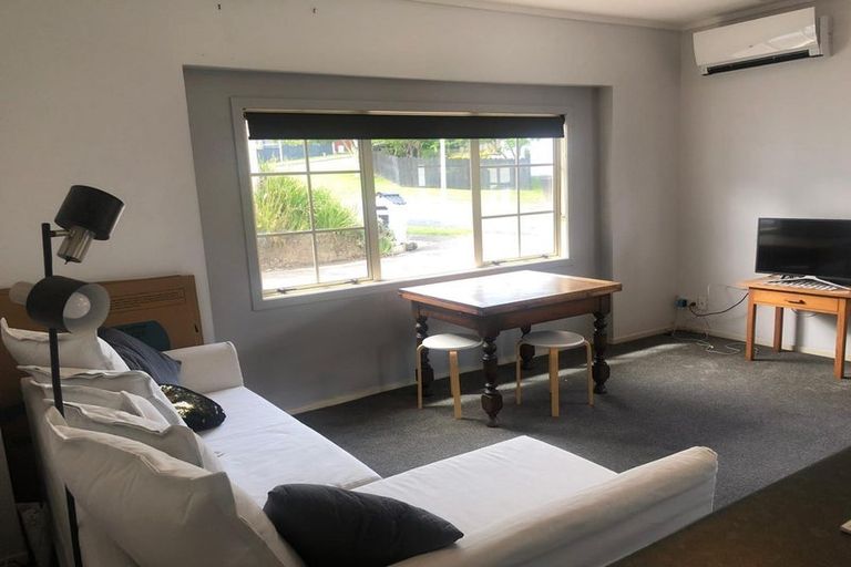 Photo of property in 8 Himalaya Drive, Half Moon Bay, Auckland, 2012