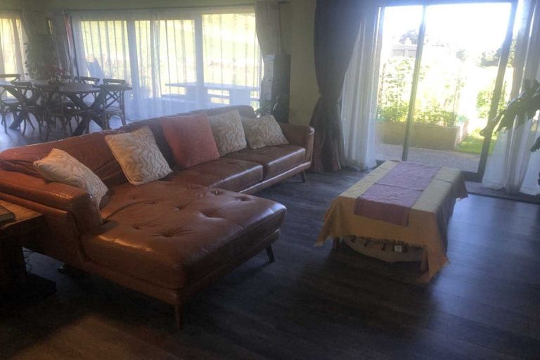 Photo of property in 2 Te Ara Karoiroa Road, Hurford, New Plymouth, 4374