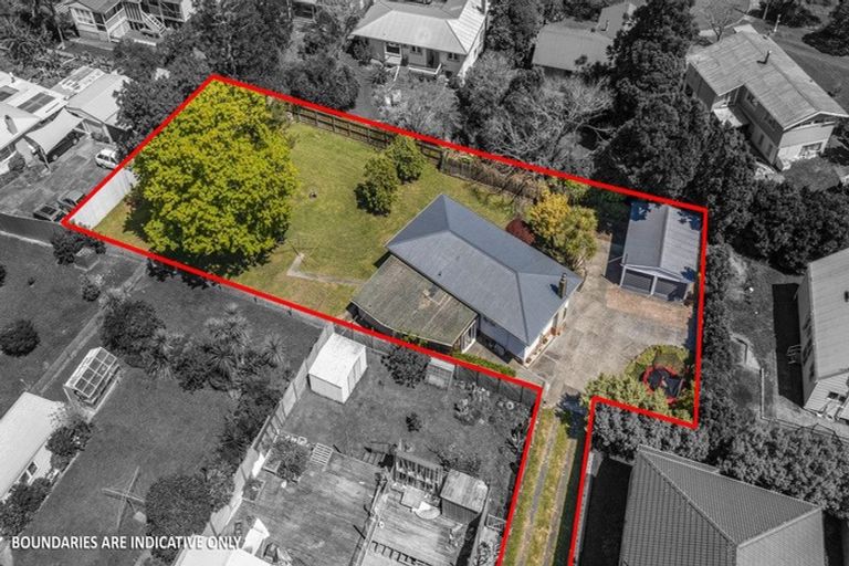 Photo of property in 16 Waitaki Street, Henderson, Auckland, 0612