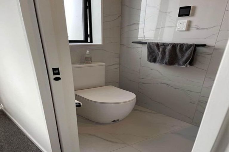 Photo of property in 16/5 Hikurangi Street, Te Atatu Peninsula, Auckland, 0610