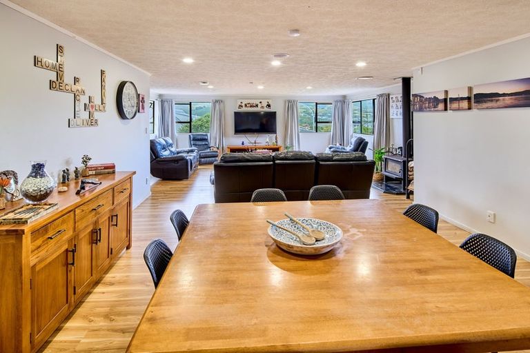 Photo of property in 12 Cullen Place, Tawa, Wellington, 5028