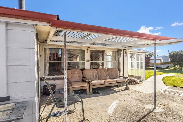 Photo of property in 18 Shelswell Street, Westport, 7825