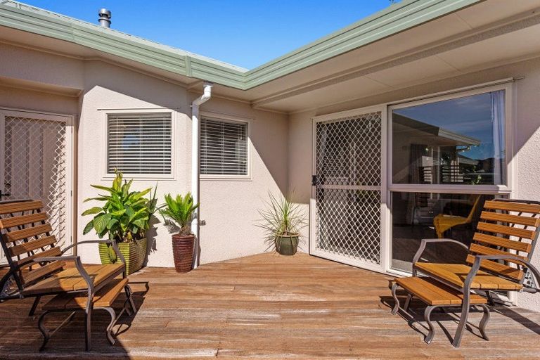 Photo of property in 5 Edgewater Grove, Whakatane, 3120