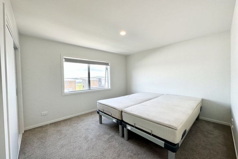 Photo of property in 19 Wharetana Crescent, New Lynn, Auckland, 0600