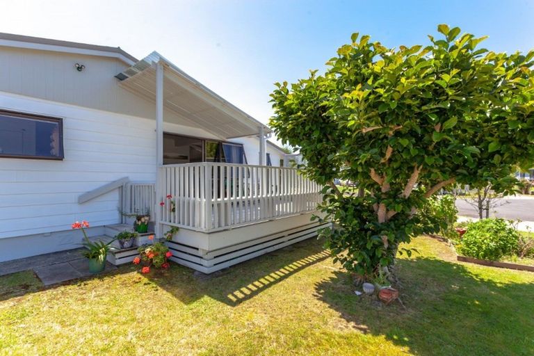 Photo of property in 100d Waverley Place, Whangamata, 3620
