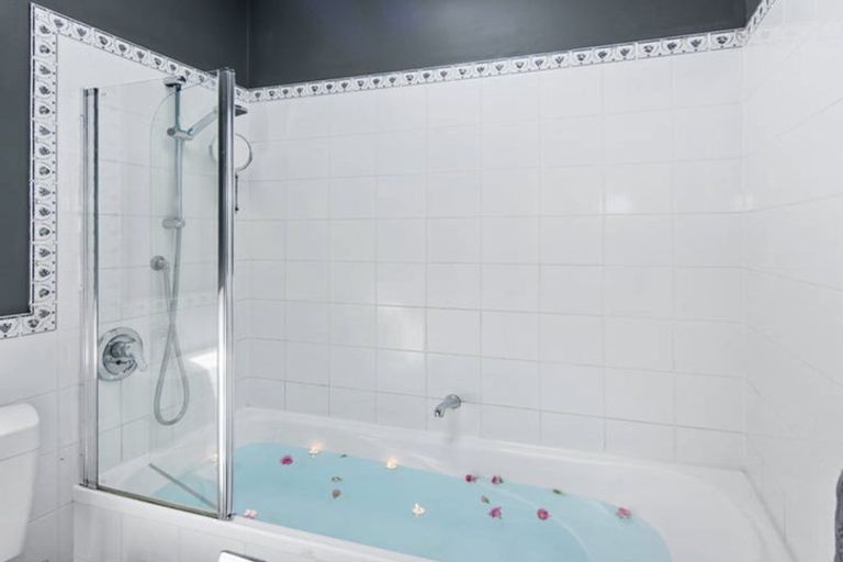 Photo of property in 5 Kinghorne Street, Strathmore Park, Wellington, 6022