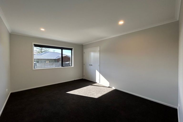 Photo of property in 67 Oak Road, Poraiti, Napier, 4112