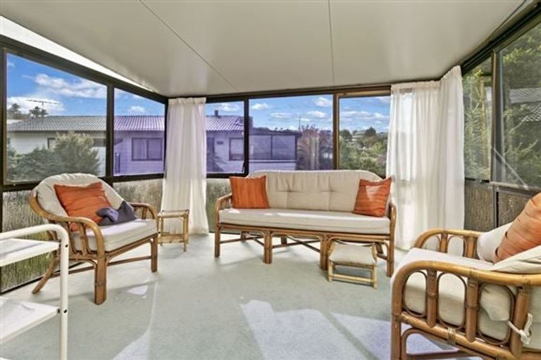 Photo of property in 40 Athena Drive, Totara Vale, Auckland, 0629