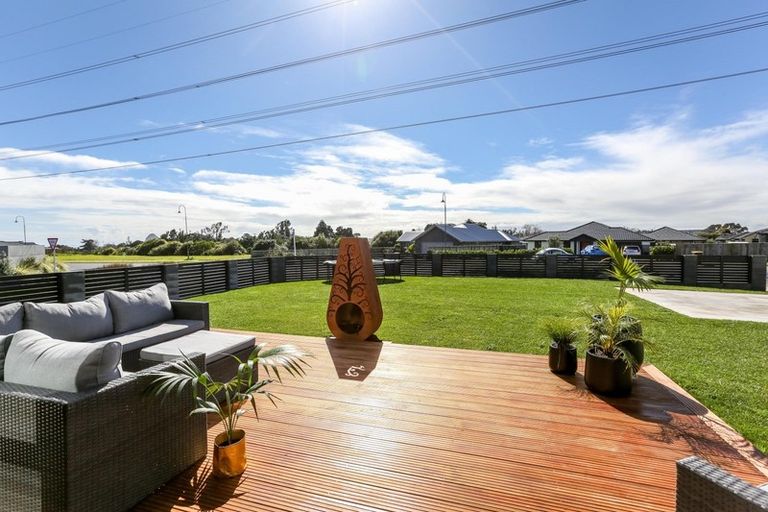 Photo of property in 1 Megaw Close, Whalers Gate, New Plymouth, 4310