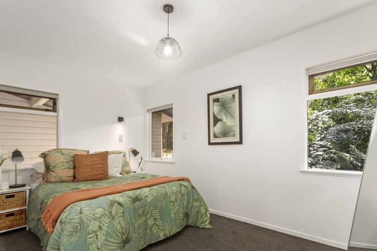 Photo of property in 1 Ngaio Road, Titirangi, Auckland, 0604