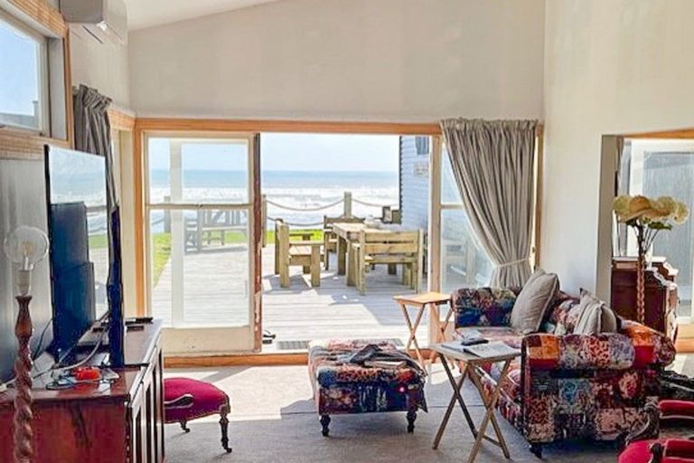 Photo of property in 8 Point Road, Mokau, 4376