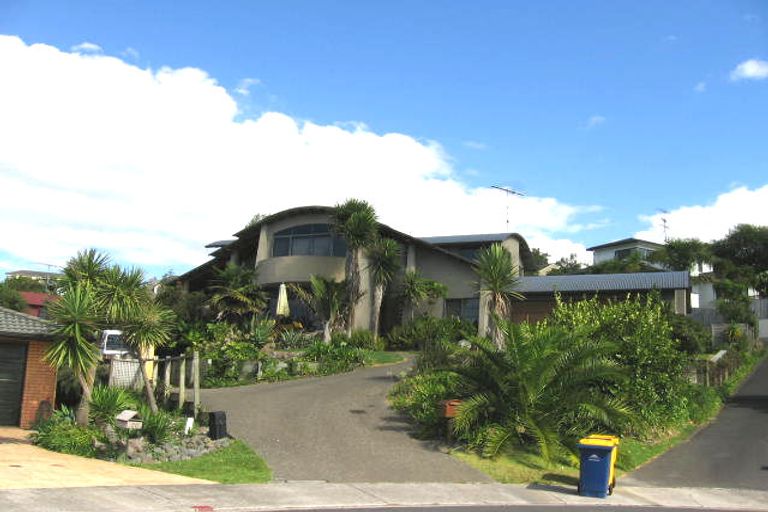 Photo of property in 22 Jacanas Place, Unsworth Heights, Auckland, 0632