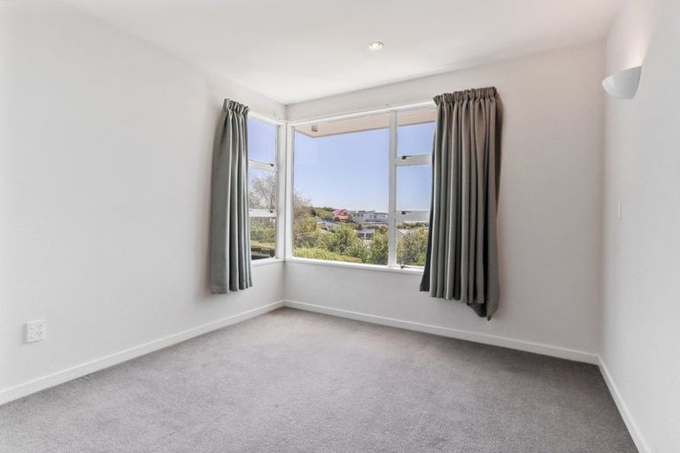 Photo of property in 2/5a Madeley Road, Mount Pleasant, Christchurch, 8081