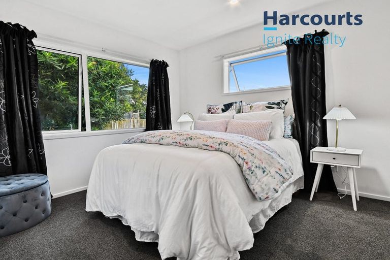 Photo of property in 23a Lane Road, Weymouth, Auckland, 2103