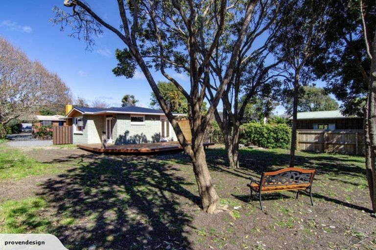 Photo of property in 16 Walton Avenue, Waikanae, 5036