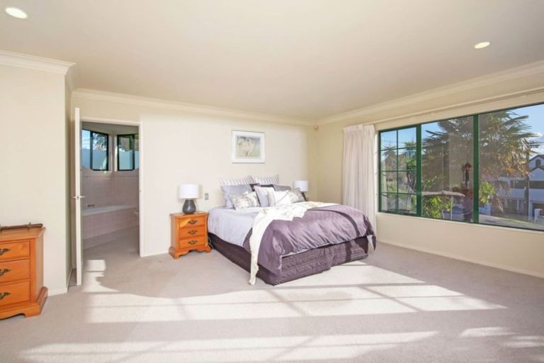 Photo of property in 2 Beach Road, Mellons Bay, Auckland, 2014