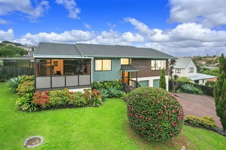 Photo of property in 40 Athena Drive, Totara Vale, Auckland, 0629