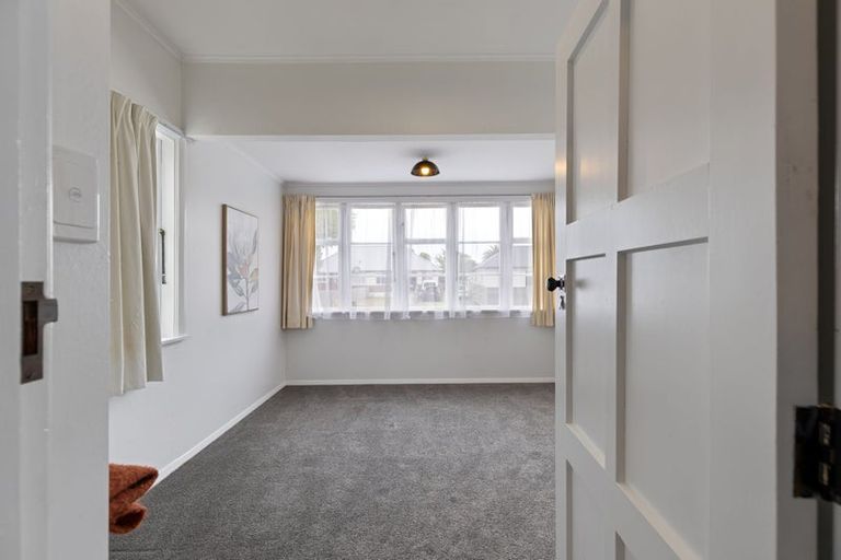 Photo of property in 49 Ihle Street, Terrace End, Palmerston North, 4410