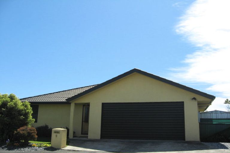 Photo of property in 5 Vining Crescent, Stoke, Nelson, 7011