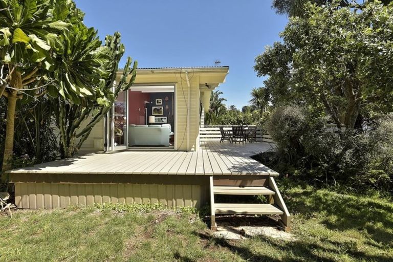 Photo of property in 71 Crawford Avenue, Mangere Bridge, Auckland, 2022