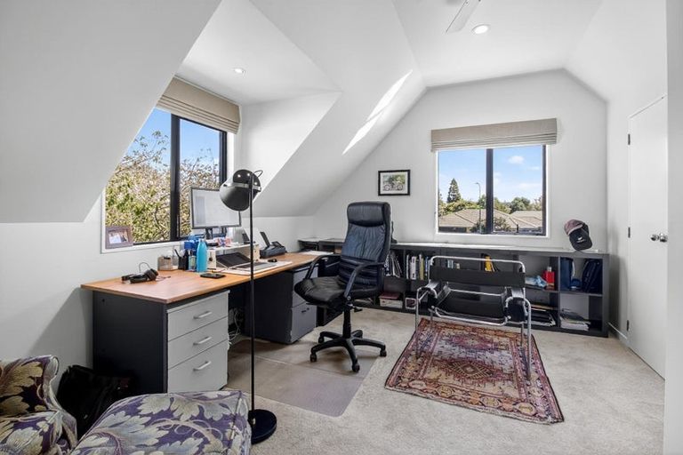 Photo of property in 28 Connemara Court, West Harbour, Auckland, 0618