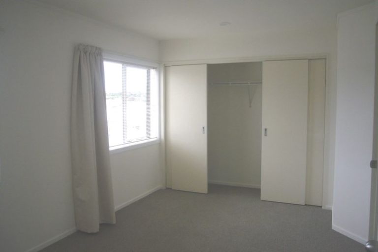 Photo of property in 1/15 Andersons Road, Oteha, Auckland, 0632