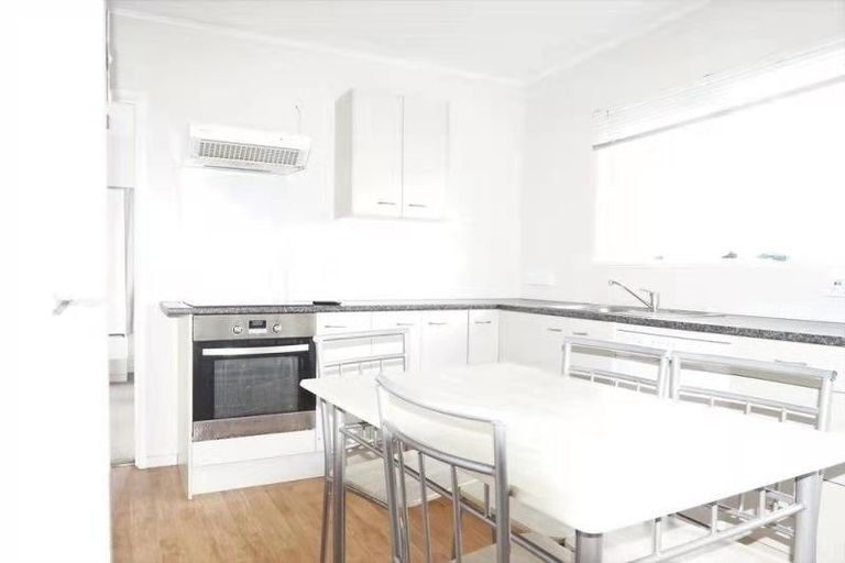 Photo of property in 71 College Road, Northcote, Auckland, 0627