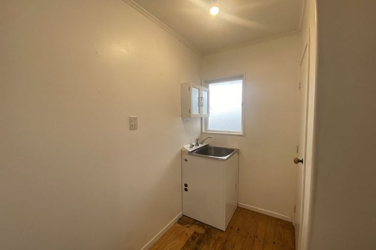 Photo of property in 43 Blease Street, New Lynn, Auckland, 0600