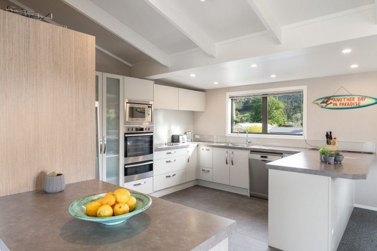 Photo of property in 2 Banks Street, Cooks Beach, Whitianga, 3591