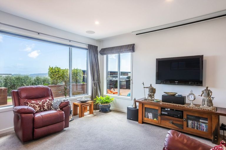 Photo of property in 127 Endeavour Drive, Whitby, Porirua, 5024