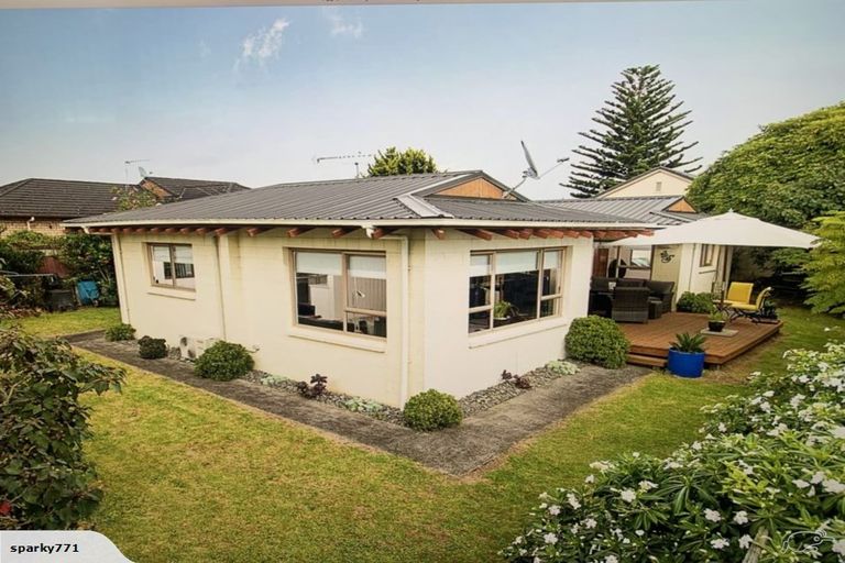 Photo of property in 2/146 Queen Street, Pukekohe, 2120
