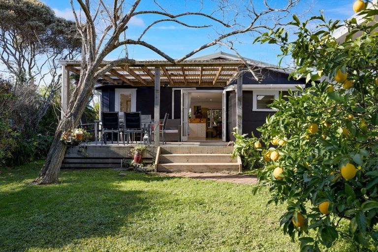 Photo of property in 25 Harbour View Road, Point Wells, Warkworth, 0986