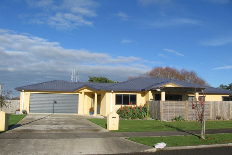 Photo of property in 1 Almond Grove, Feilding, 4702