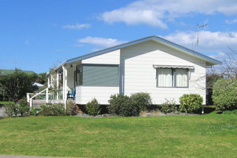 Photo of property in 113 Everitt Crescent, Whangamata, 3620