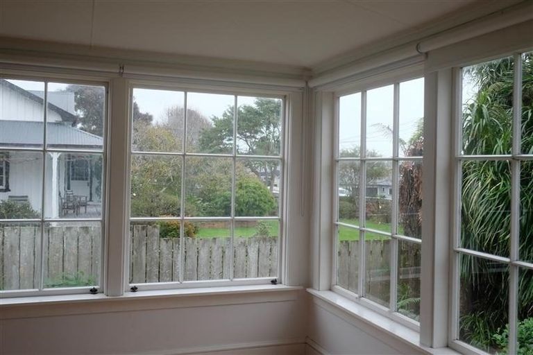 Photo of property in 90 Pendarves Street, New Plymouth, 4310