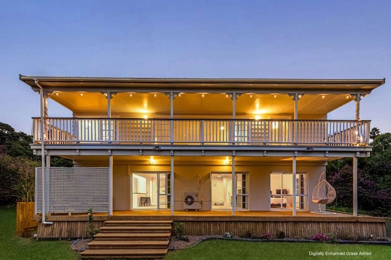 Photo of property in 3 Laingrange Place, Laingholm, Auckland, 0604