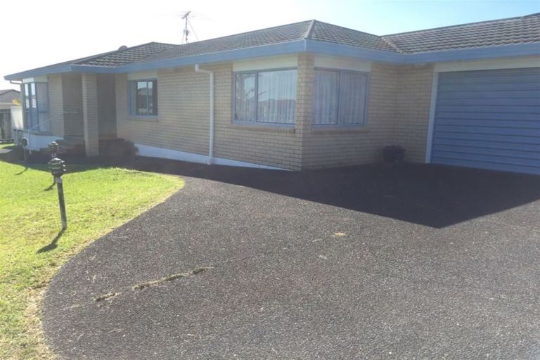 Photo of property in 1b Picasso Drive, West Harbour, Auckland, 0618