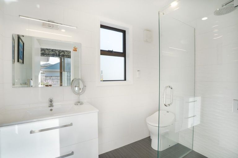 Photo of property in 51 Oxford Street, Tawa, Wellington, 5028