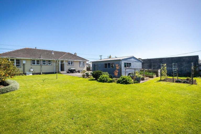 Photo of property in 131 Seaview Road, Westown, New Plymouth, 4310