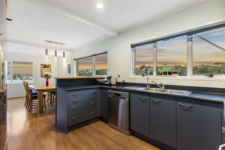 Photo of property in 1/31a Bevyn Street, Castor Bay, Auckland, 0620