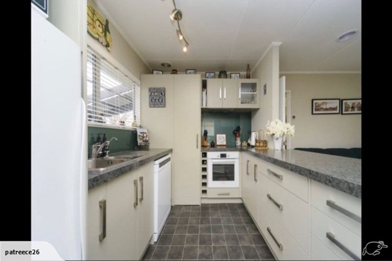 Photo of property in 35 Peter Hall Drive, Kelvin Grove, Palmerston North, 4414