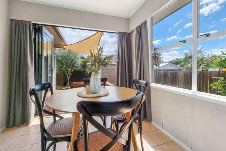 Photo of property in 4 Thackeray Place, Owhata, Rotorua, 3010