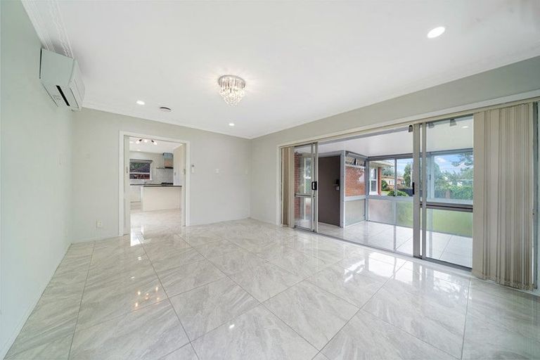 Photo of property in 41 Royal Road, Massey, Auckland, 0614