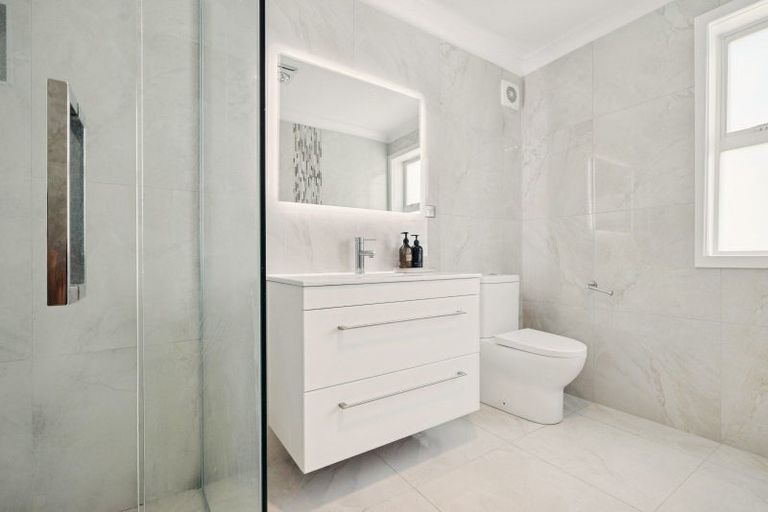 Photo of property in 2 Tauwaka Crescent, Riverhead, 0820