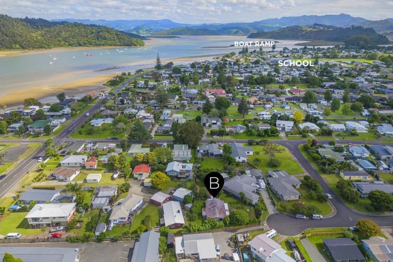 Photo of property in 20 Annette Place, Whitianga, 3510