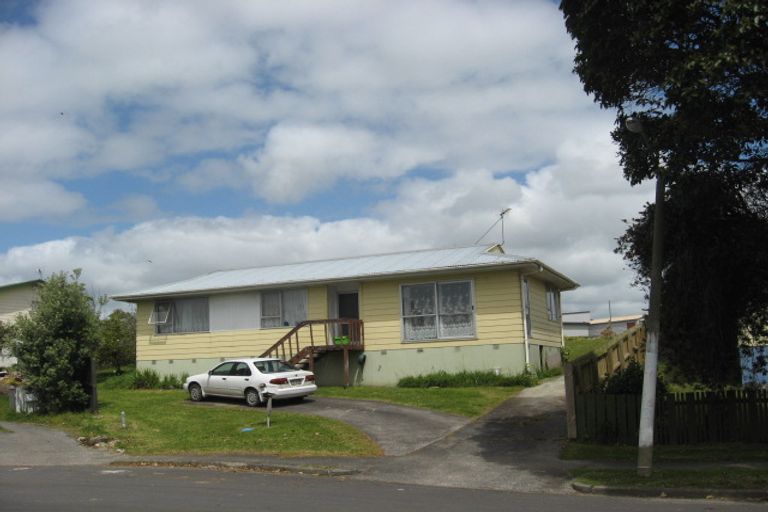 Photo of property in 11 Aden Place, Clendon Park, Auckland, 2103