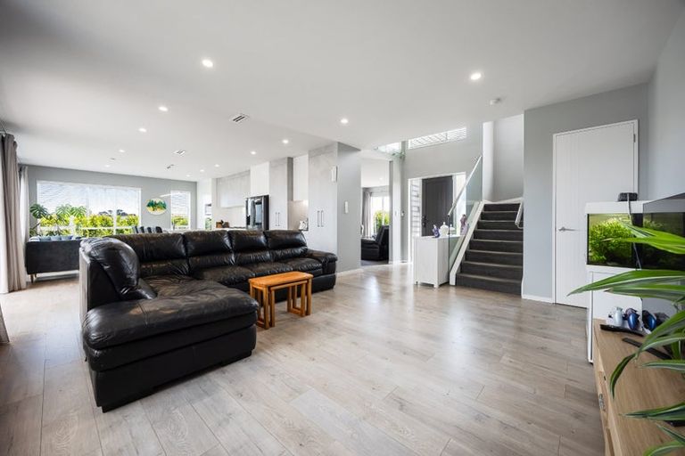 Photo of property in 2 Boocock Crescent, Orewa, 0931