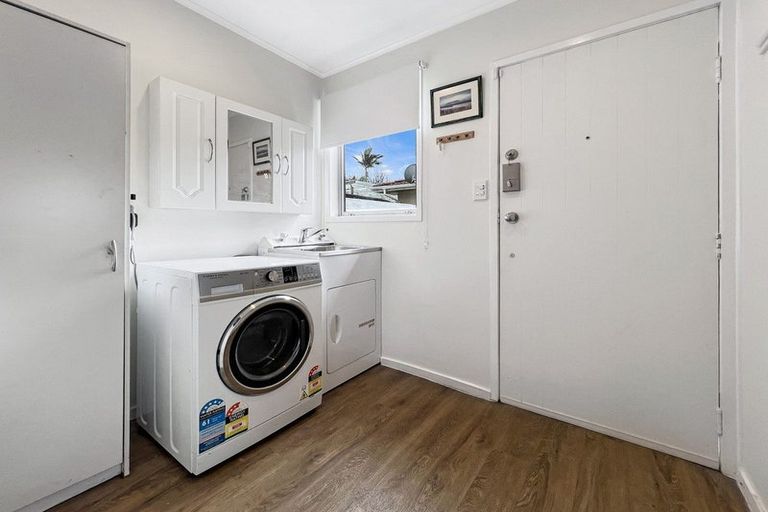 Photo of property in 61 Sunline Avenue, Massey, Auckland, 0614