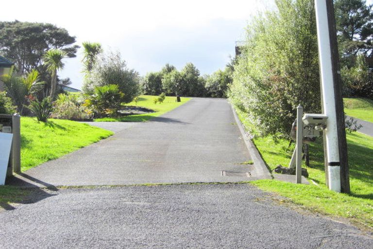 Photo of property in 23 Tui Crescent, Waiatarua, Auckland, 0604